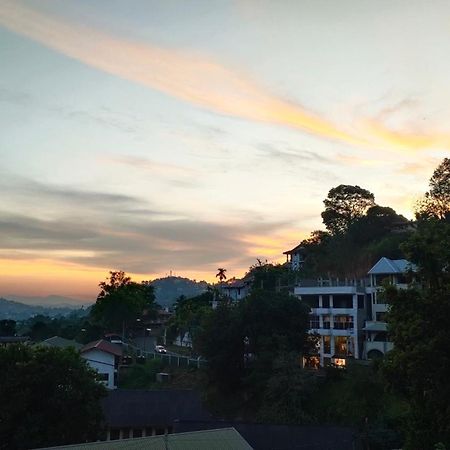 Marvel Hills Kandy Esterno foto