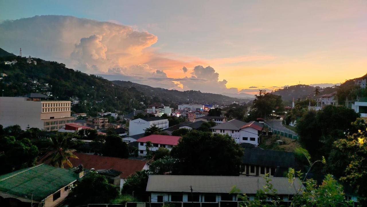Marvel Hills Kandy Esterno foto