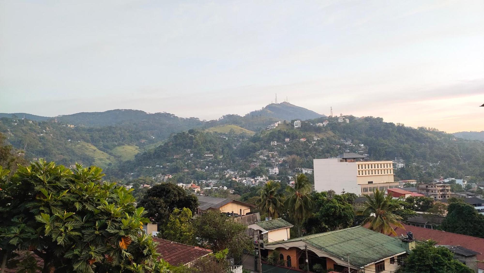 Marvel Hills Kandy Esterno foto