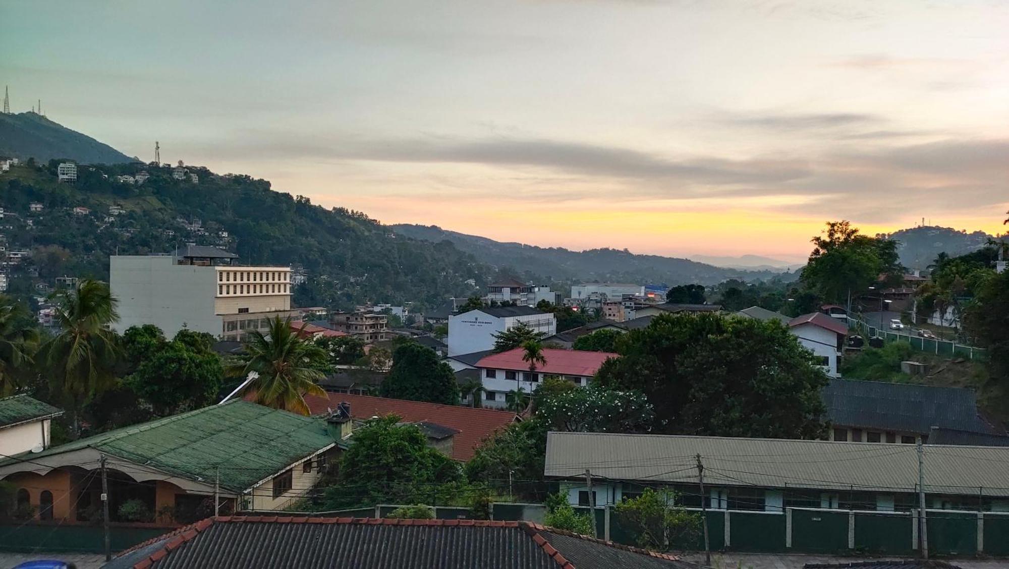 Marvel Hills Kandy Esterno foto