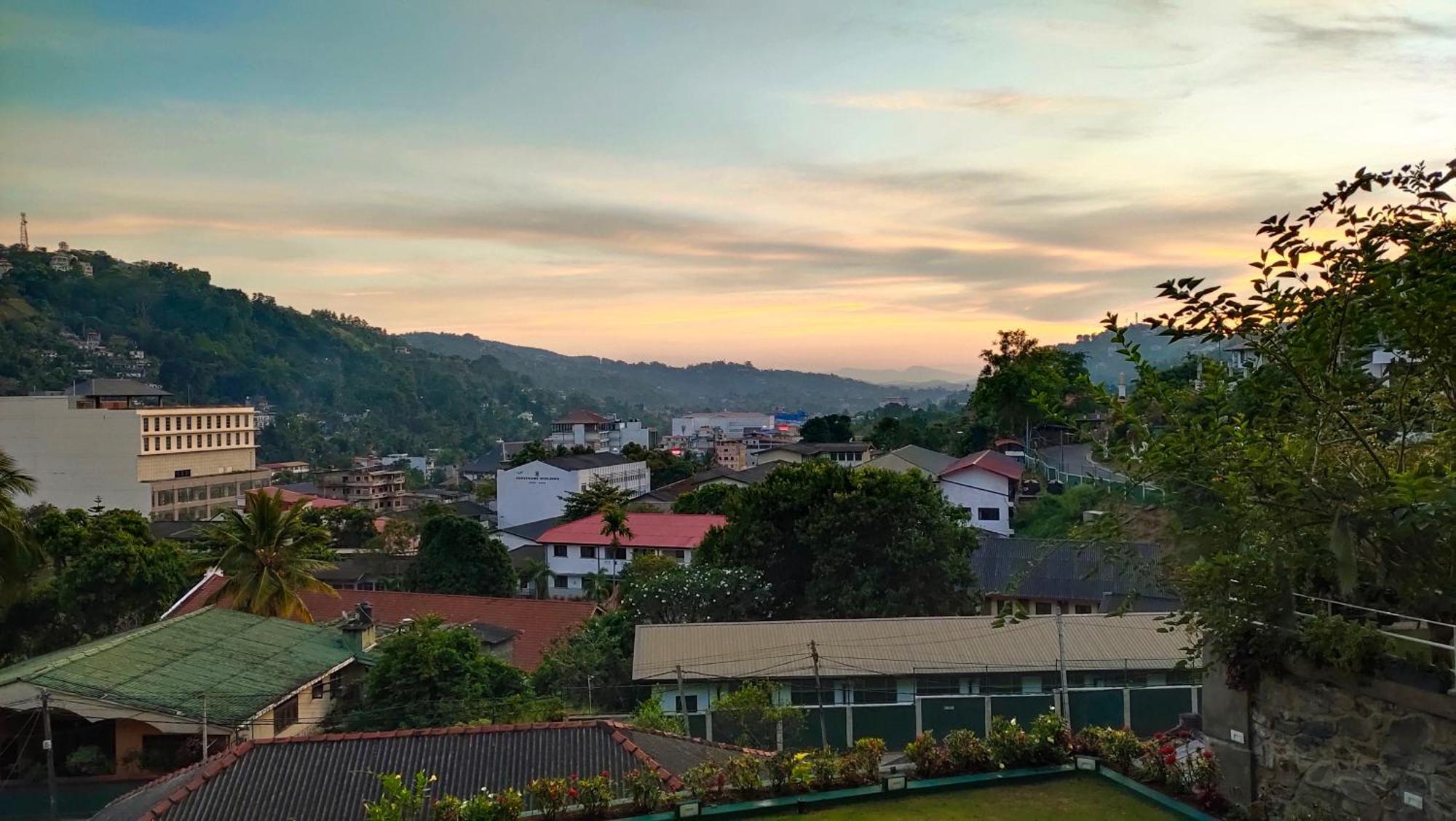 Marvel Hills Kandy Esterno foto