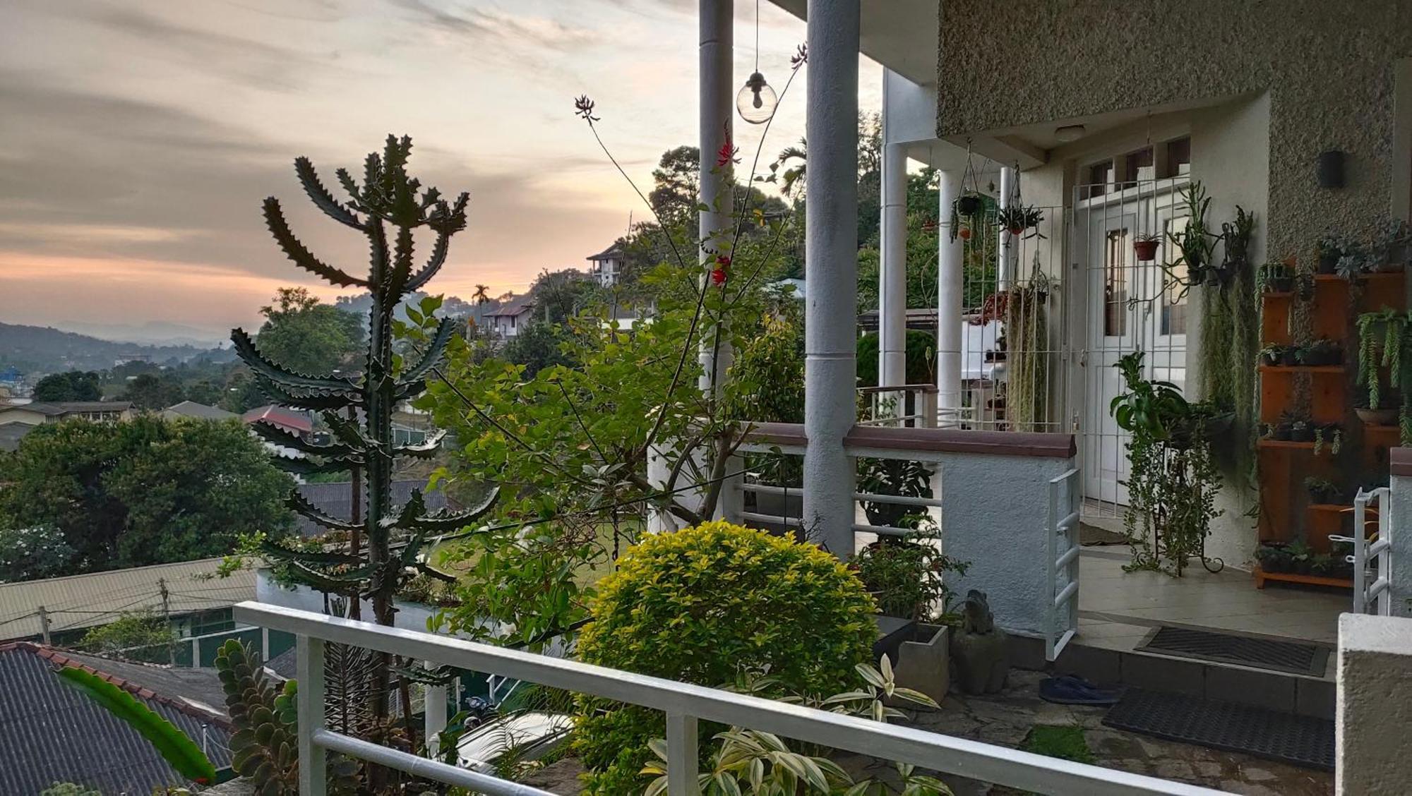 Marvel Hills Kandy Esterno foto
