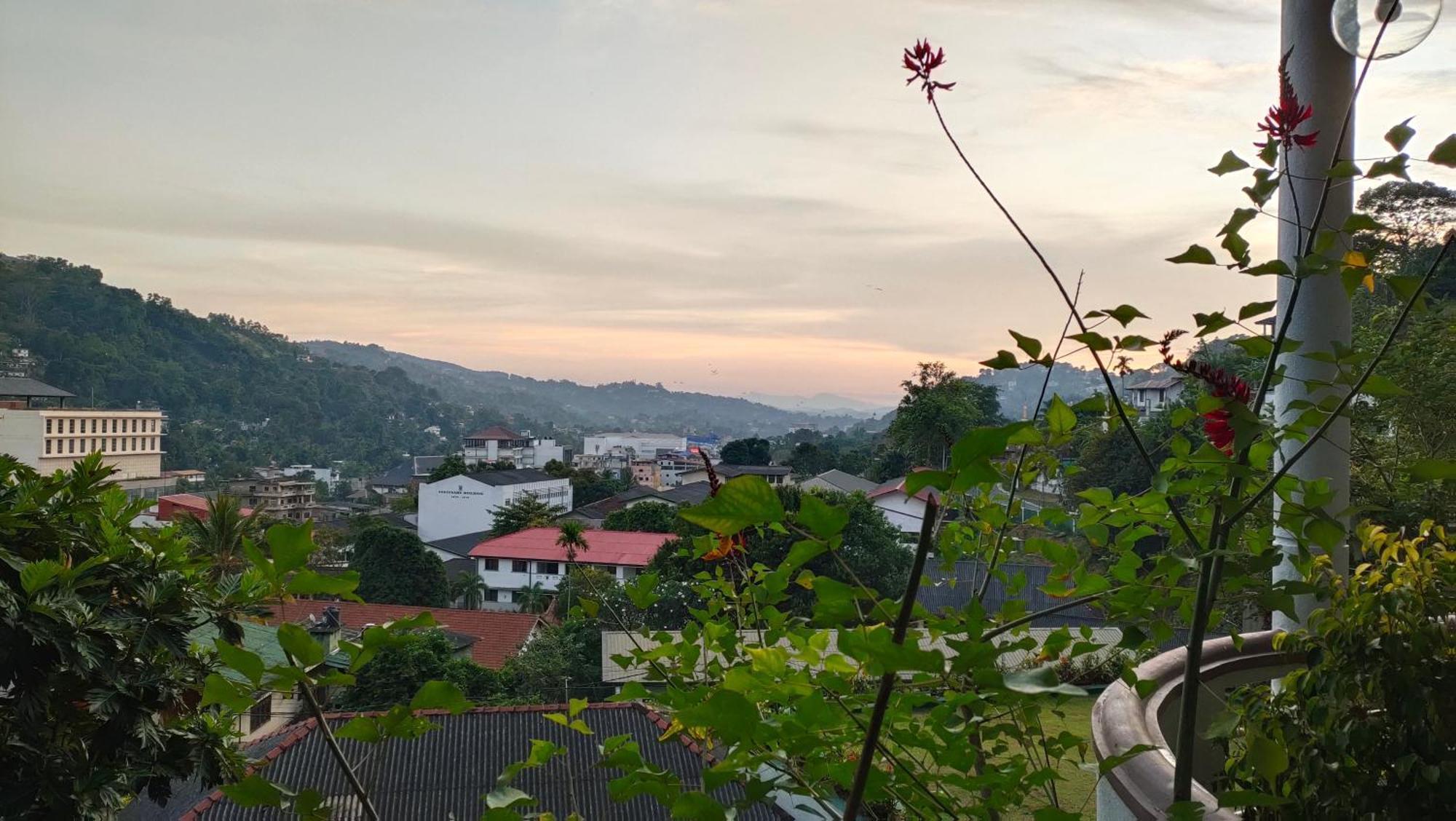 Marvel Hills Kandy Esterno foto