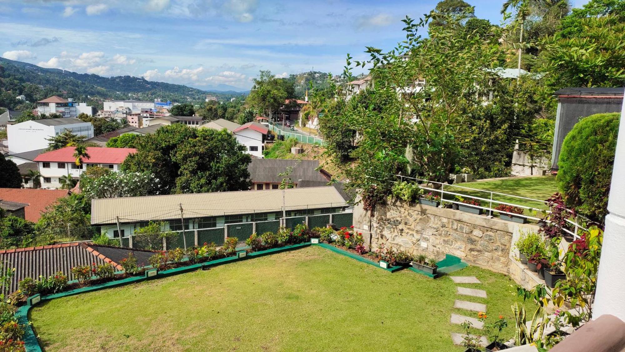 Marvel Hills Kandy Esterno foto